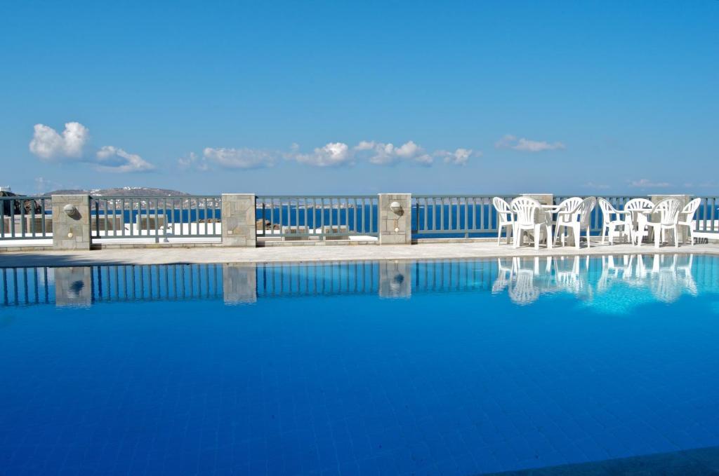 Alex Hotel Тоурлос Экстерьер фото